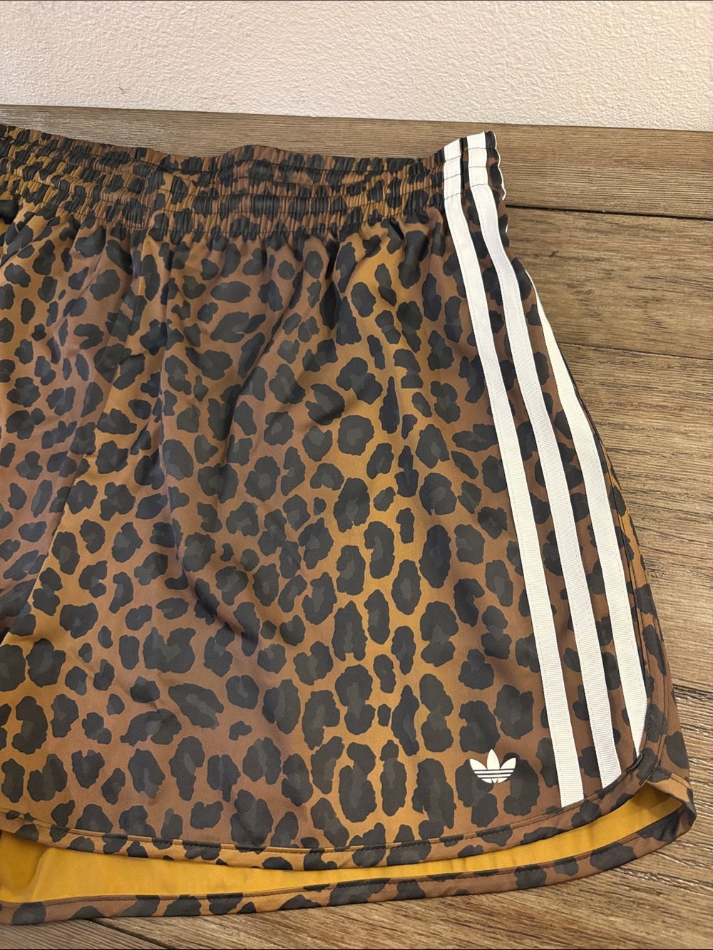 NWT [adidas] Originals Satin Lightweight Sprinter Shorts Leopard Print Womens XL - Picture 9 of 16
